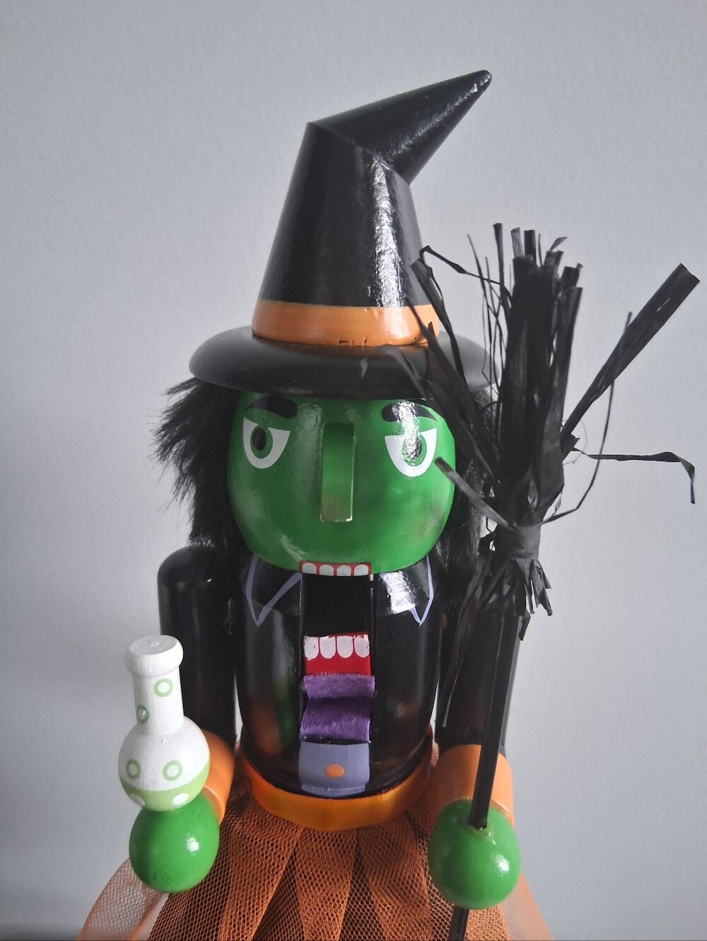 Wimsy Wooden Witch Halloween  Nutcracker🖤🧡💚